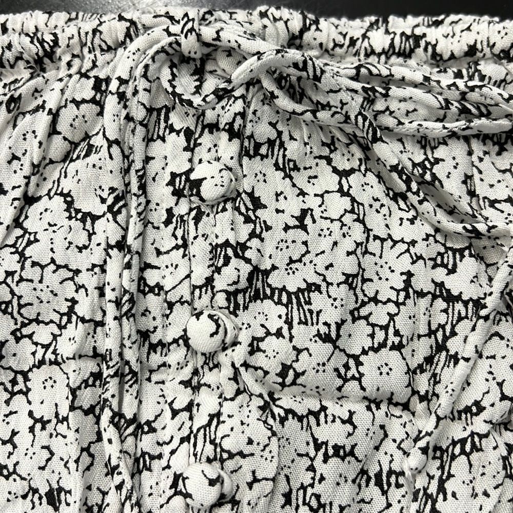 Volcom Women’s Black and White Floral Bae Bae Doll Tube Top Size XS or Medium - Picture 5 of 9